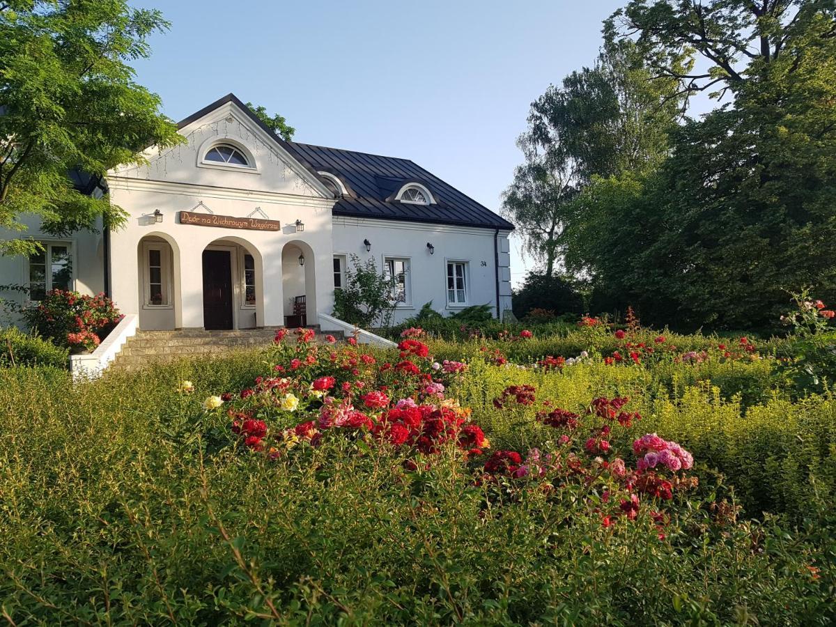 Bed and Breakfast Dwor Na Wichrowym Wzgorzu à Przybysławice Extérieur photo